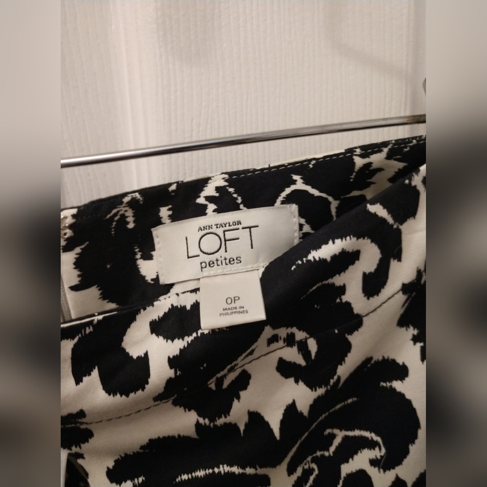 Black and white pattern skirt Ann Taylor LOFT petite - Picture 2 of 2
